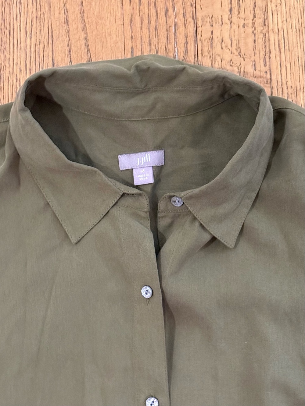 J. Jill 100% Silk Olive Green Button Front Blouse Medium EUC - Picture 2 of 3